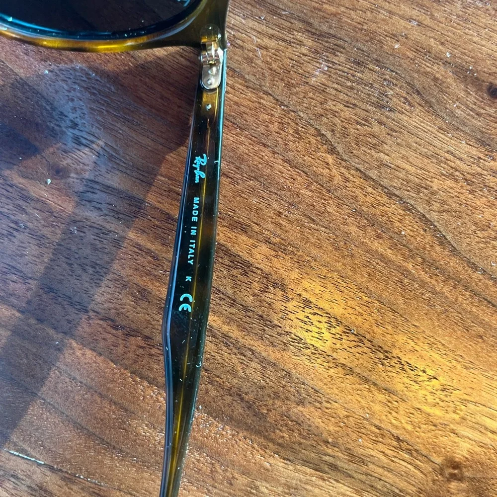 Ray-Ban Tortoiseshell sunglasses - Picture 3 of 5
